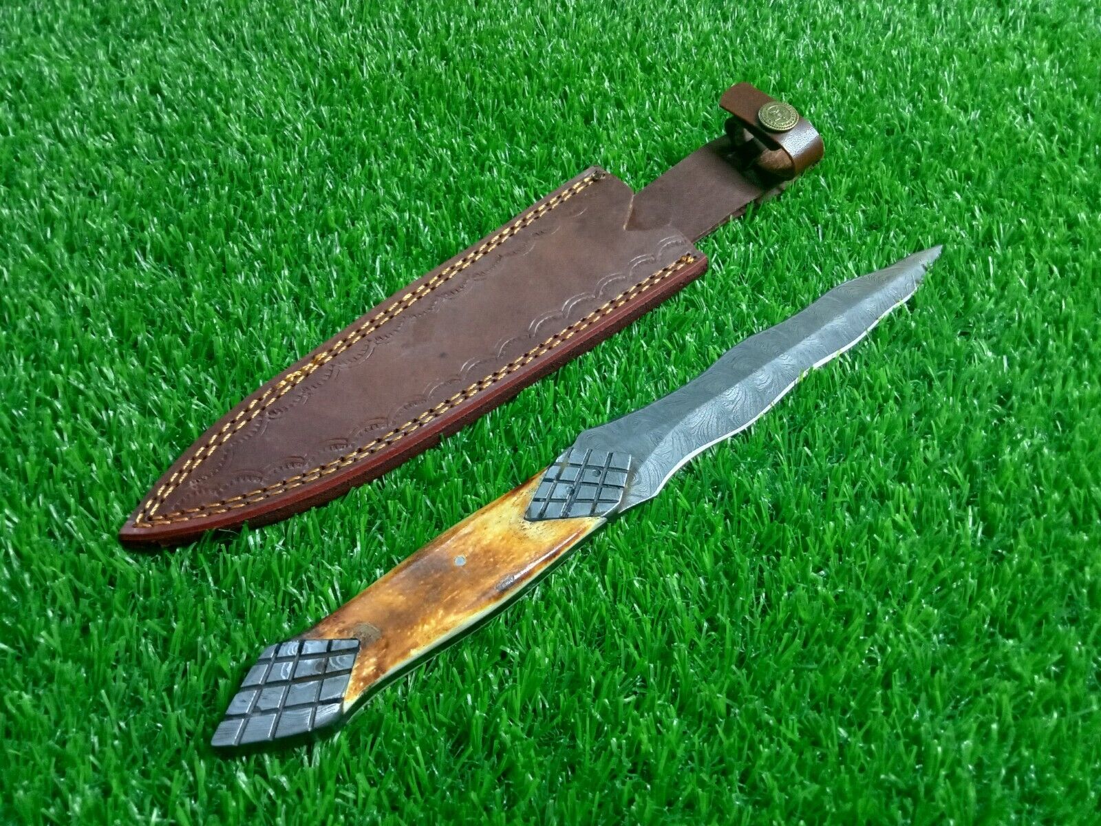 Custom Knife King's Made Beautiful Damascus Steel Kris Blade Knife + color bone