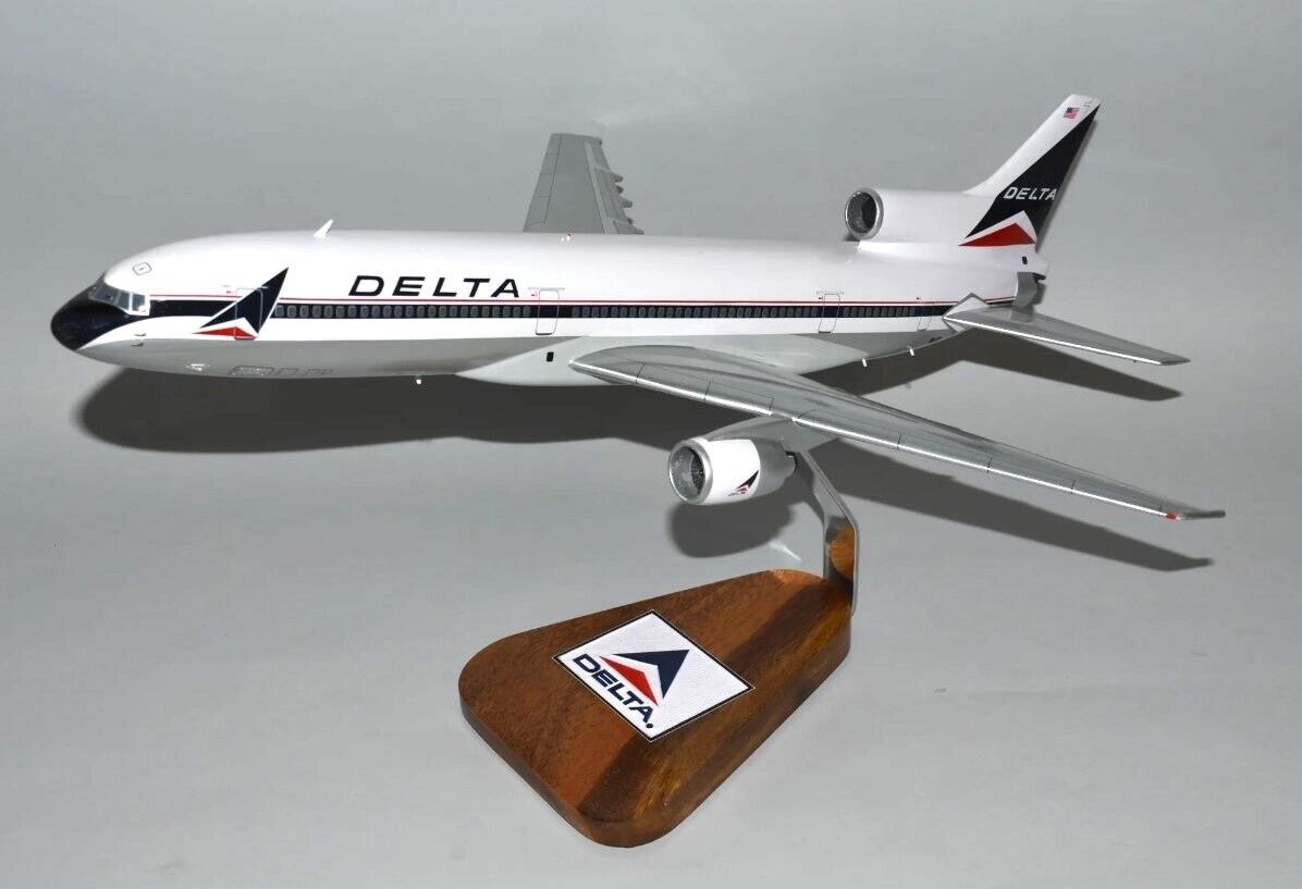 Delta Airlines Lockheed L-1011 Widget Logo Base Desk Top Model 1/100 SC Airplane