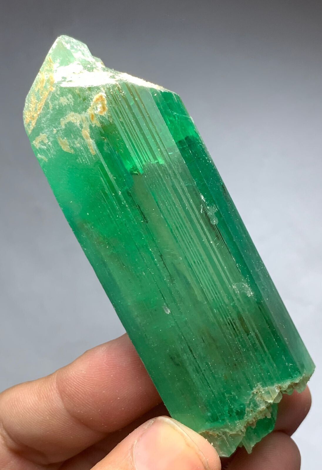 558 Cts Beautiful Terminated Hiddenite Kunzite Crystal from Afghanistan