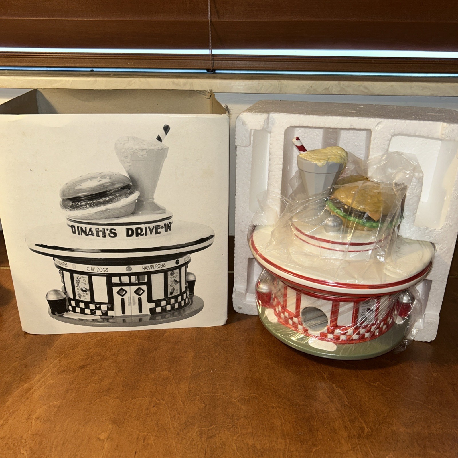 Department 56 – The Original Snow Village – Dinah\'s Drive-In – 1998