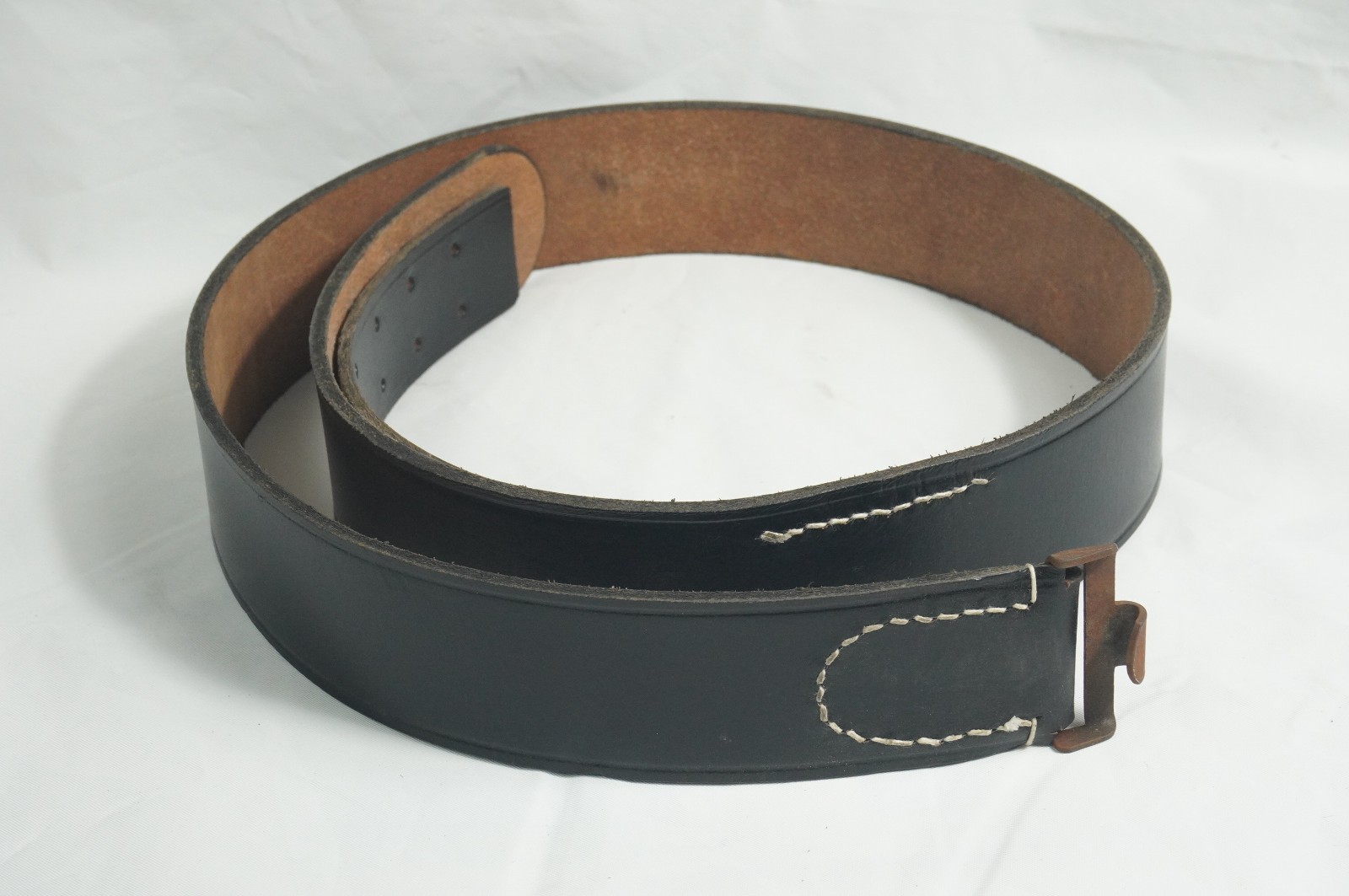 Early East German Leather Belt w/ WWII type catch. Unissued. 100cm