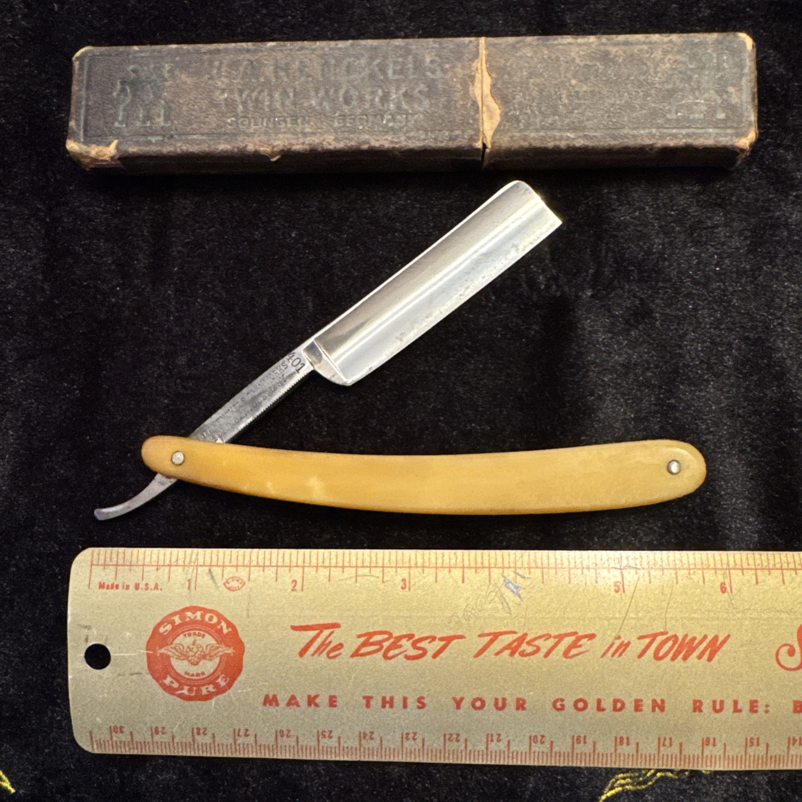 Vintage J.A. Henckels Straight Razor 5/8” Solingen Germany #401 Platinum w/Case