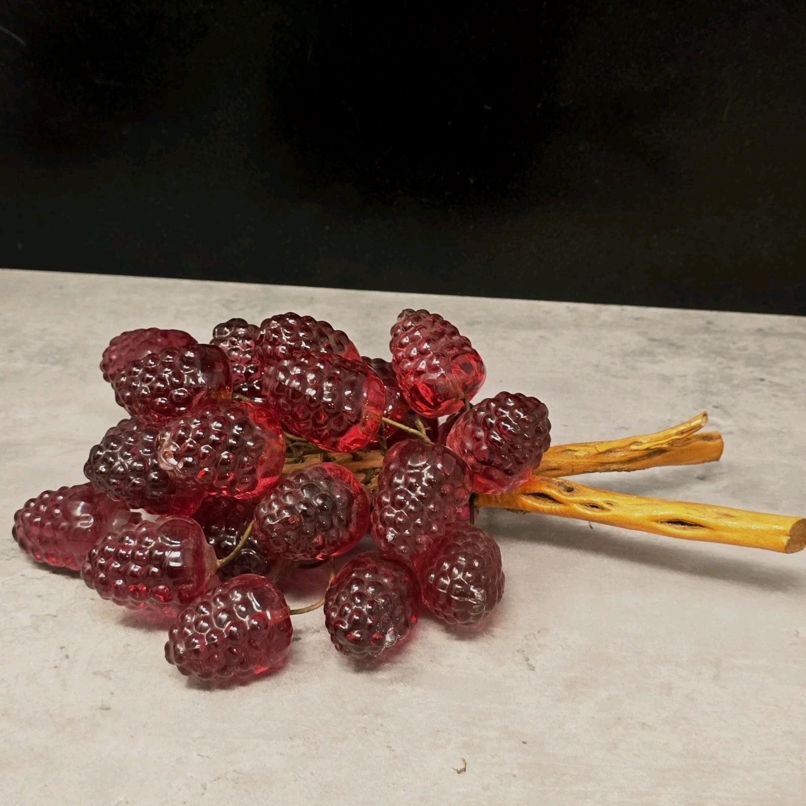 Vtg LG Lucite Raspberries On Drift Wood MCM Glows Under Blacklight 1960s 11