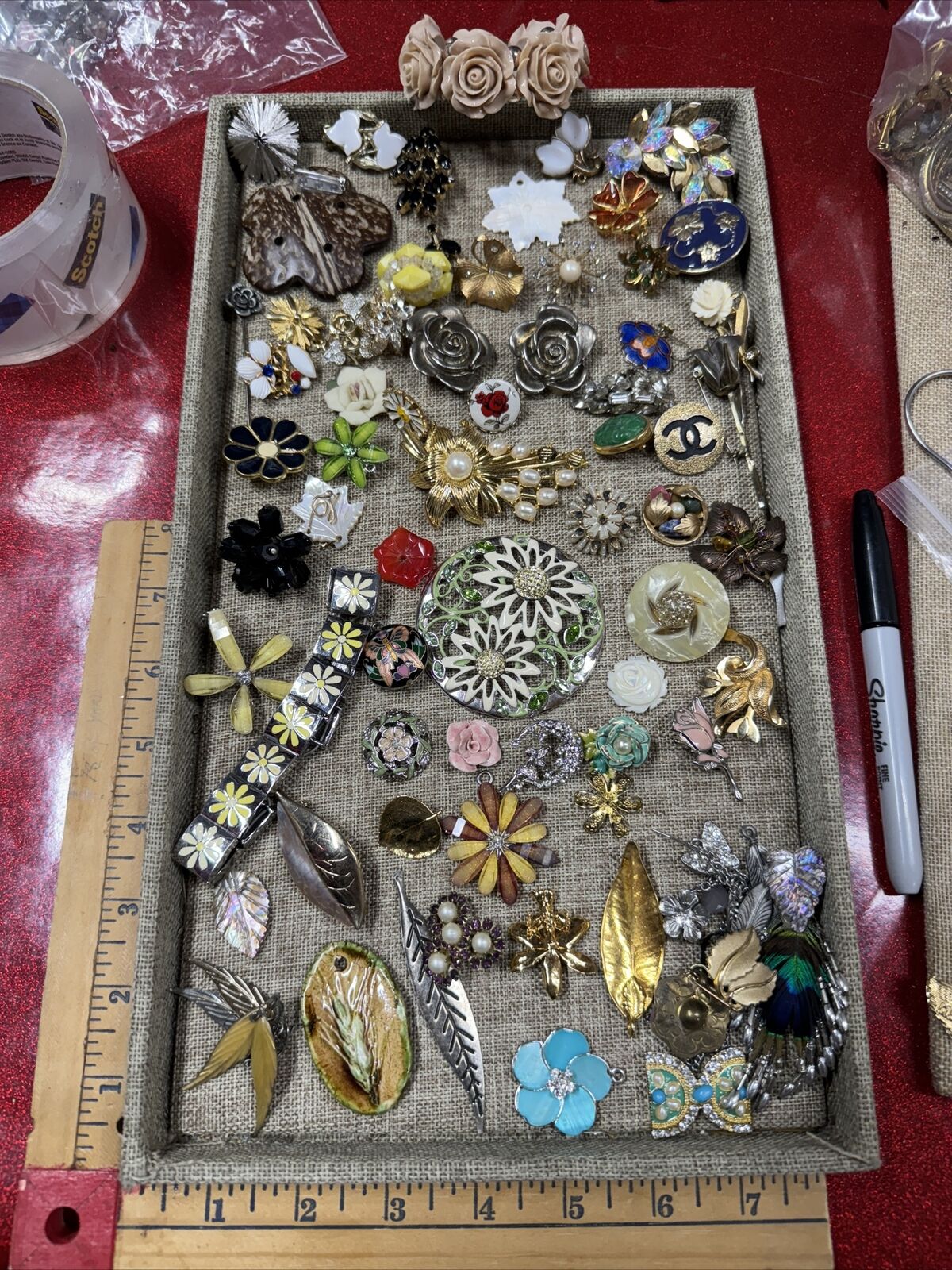 Flowers Mixed Junk Drawer Jewelry Lot Vtg- Mod Charms, & More J-31