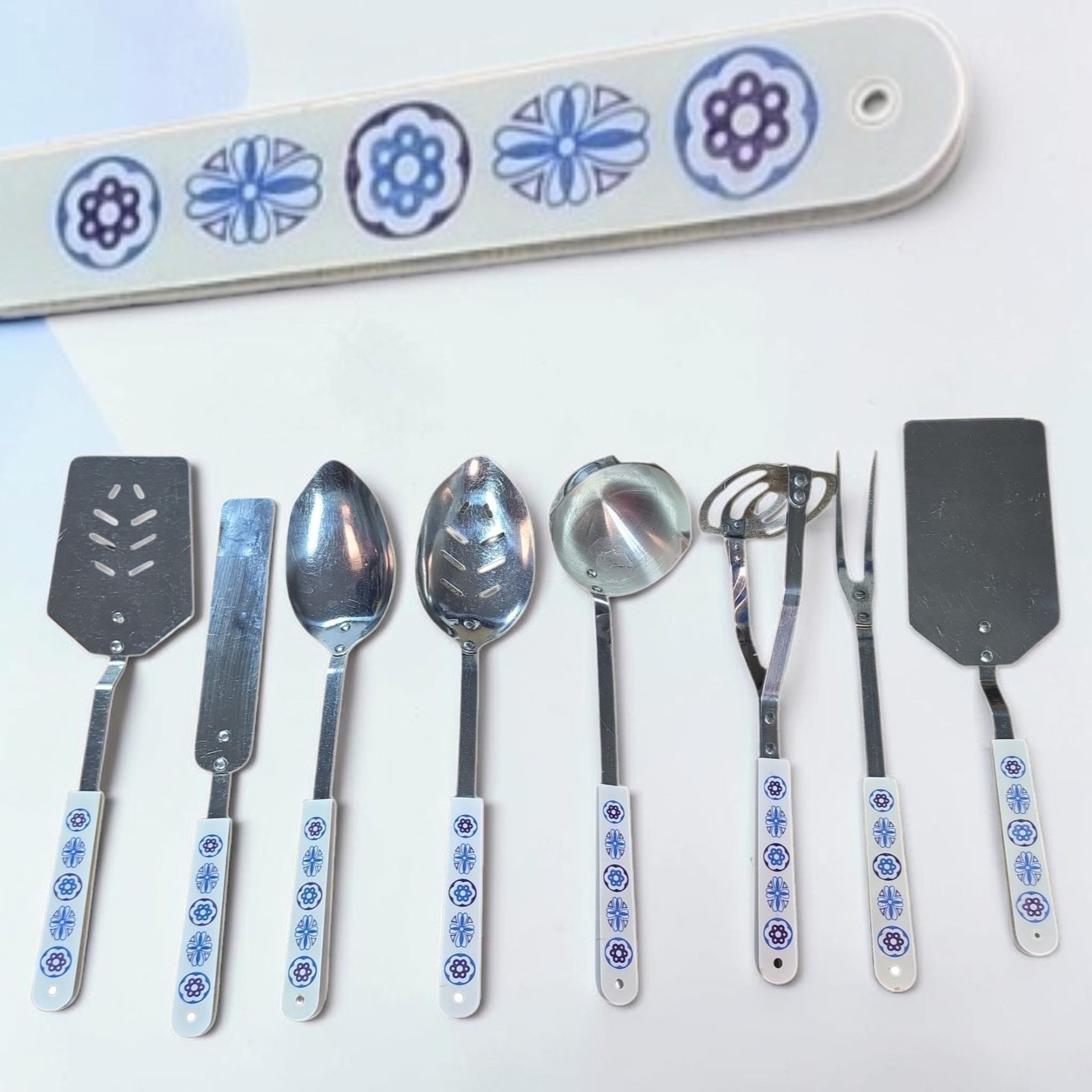 Vintage ACE Kitchen Utensils 8 Pc Set Large Blue Flower Graphic Composite MCM