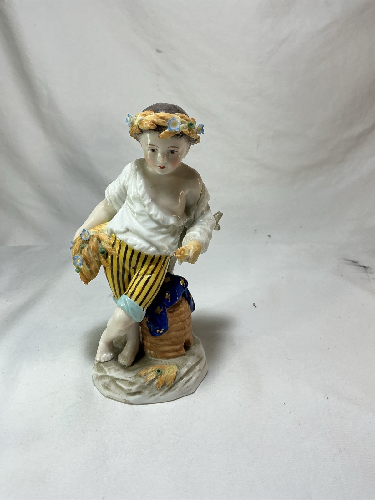 Sitzendorf piece depicting the allegory of Summer