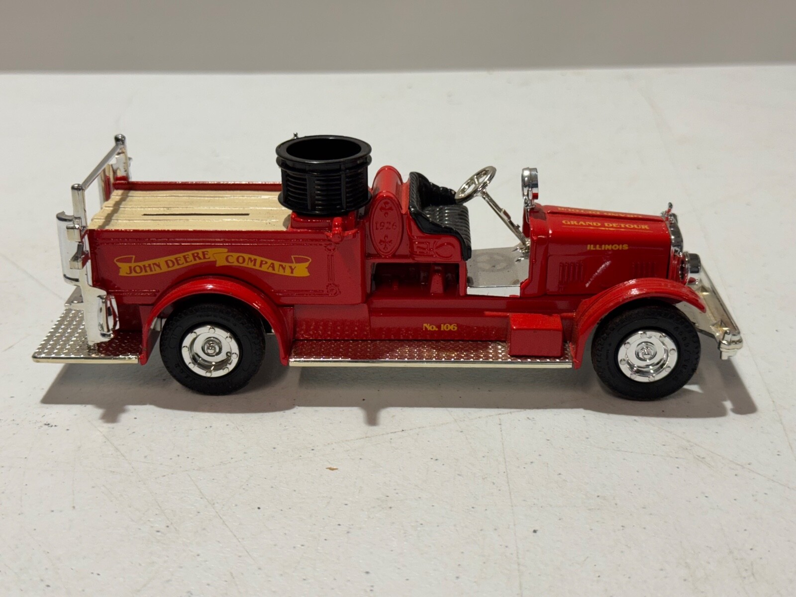 ERTL 1926 SEAGRAVE JOHN DEERE FIRE TRUCK COIN BANK DIECAST