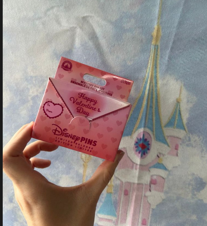 Authentic 2026 HK Disney HAPPY VALENTINE\'S DAY 2-Pins SEALED 1pcs Mystery Box