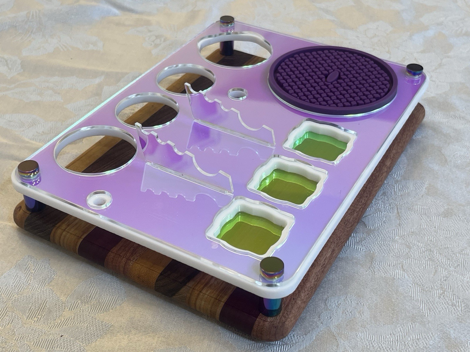 Bomb Erig Concentrate Dab Station In Wood And Acrylic For Rainbow Sykloud.