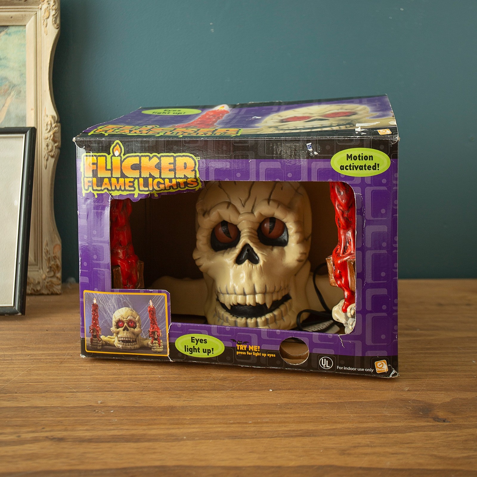 Gemmy Flicker Flame Lights Skull Halloween Table Decoration