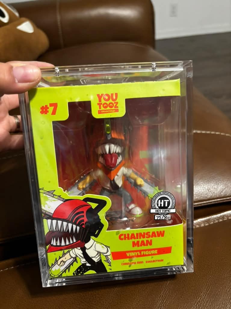 Youtooz Chainsaw man Denji - hot topic exclusive Rare Serialized #75 / 500 HTF