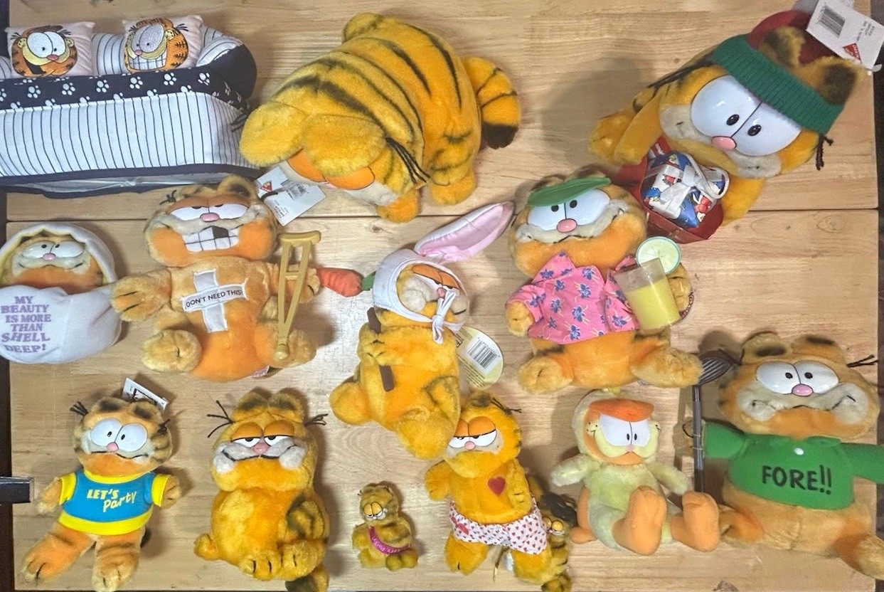 Vintage 1980s Garfield Plush Lot Of 14 Dakin PAWS mixed Sizes Some Original Tags