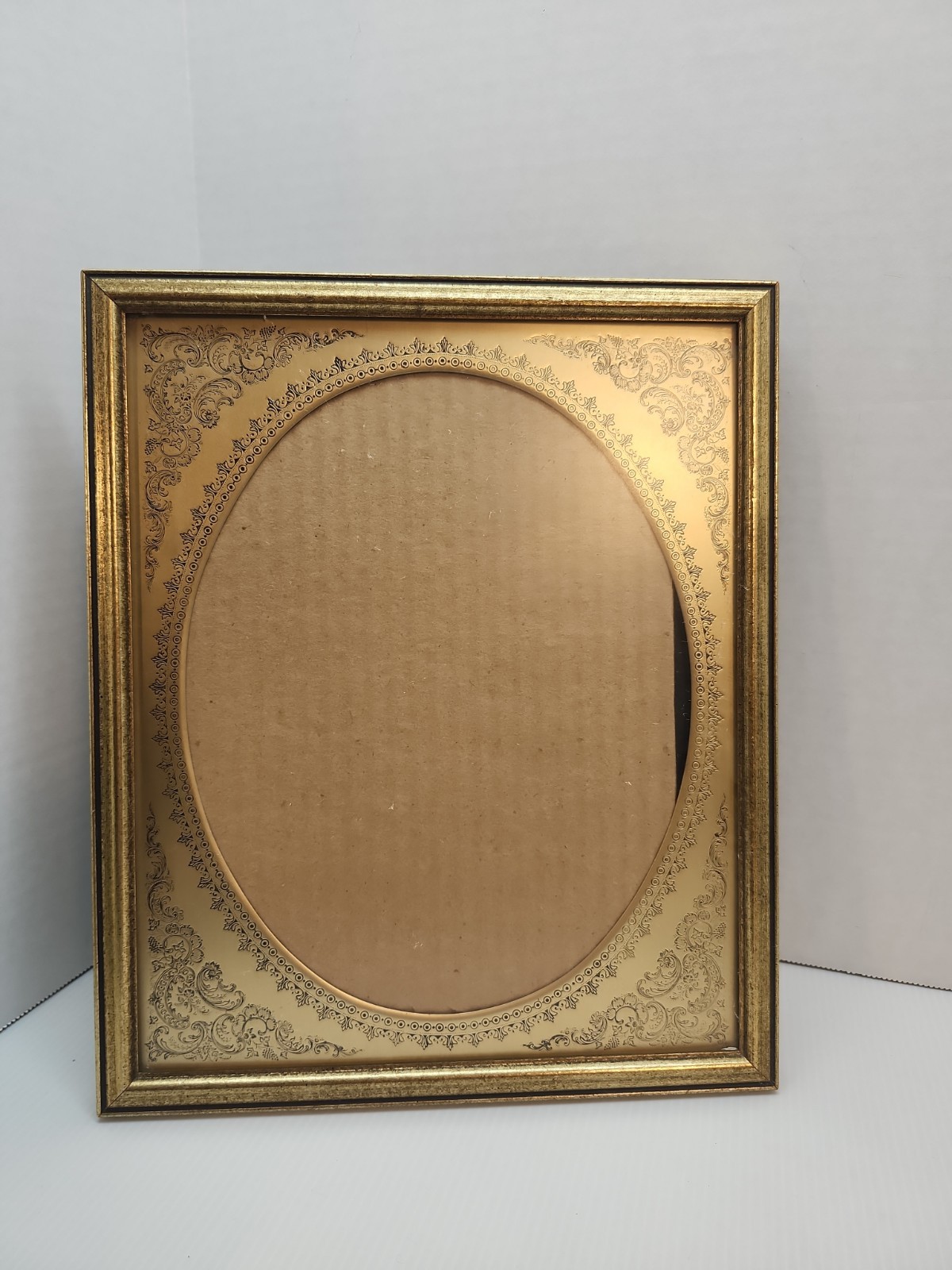 Vintage 10 x 12 Gold Picture Frame Ornate Oval Opening Hollywood Regency Decor Vintage 10 x 12 Gold Picture Frame Ornate Oval Opening Hollywood Regency Decor