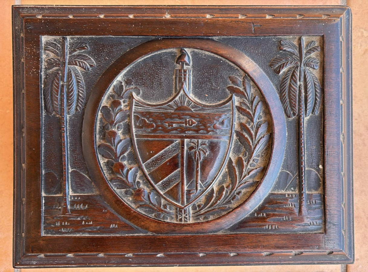 RAREST VINTAGE CIGAR HUMIDOR Wooden REPUBLIC TREE SHIELD 1920s EMPTY MACHADO