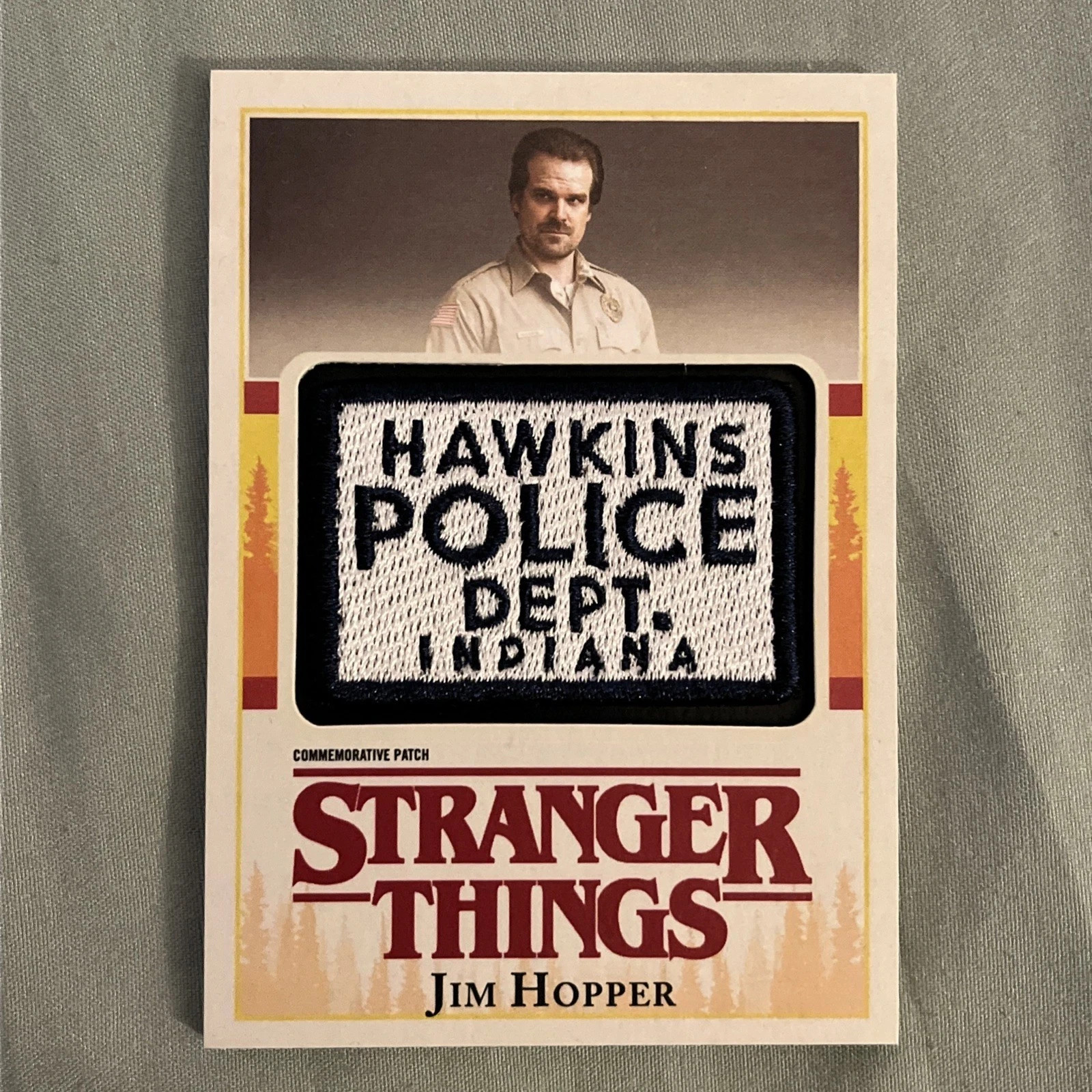 2018 Topps Stranger Things Manufactured Patch Jim Hopper #P-JH Patch 06pr 2018 Topps Stranger Things Manufactured Patch Jim Hopper #P-JH Patch 06pr
