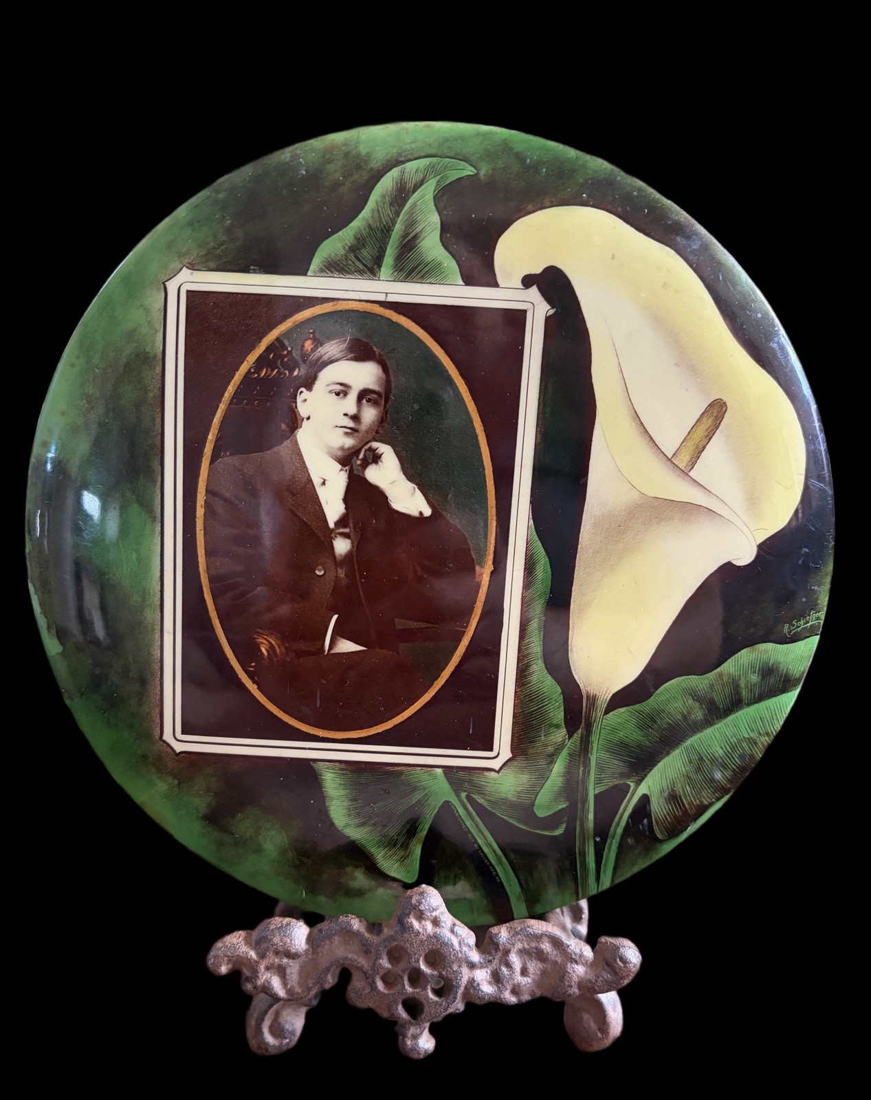 Antique R. Schiefner Celluloid Man & Calla Lilly Memorial Photo Medallion~8”