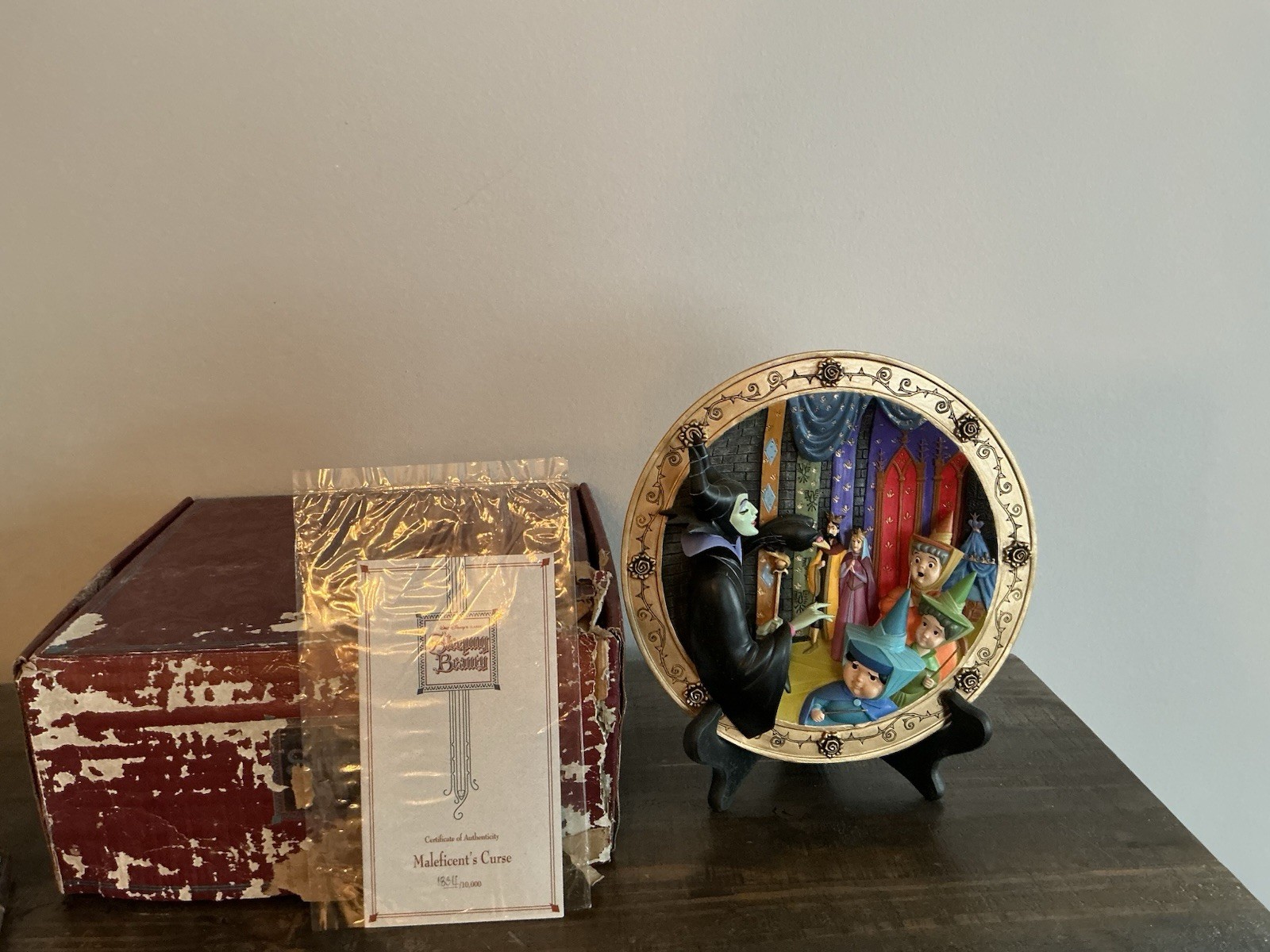 Disney Sleeping Beauty Maleficent’s Curse 3D Collector Plate Limited Edition Disney Sleeping Beauty Maleficent’s Curse 3D Collector Plate Limited Edition