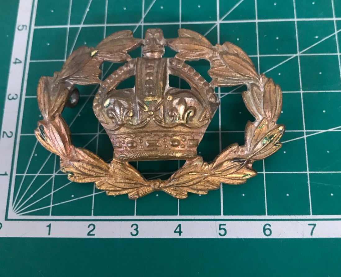 British Army Warrant Officers  Badge C. WWII Kings Crown & Laurel M3588