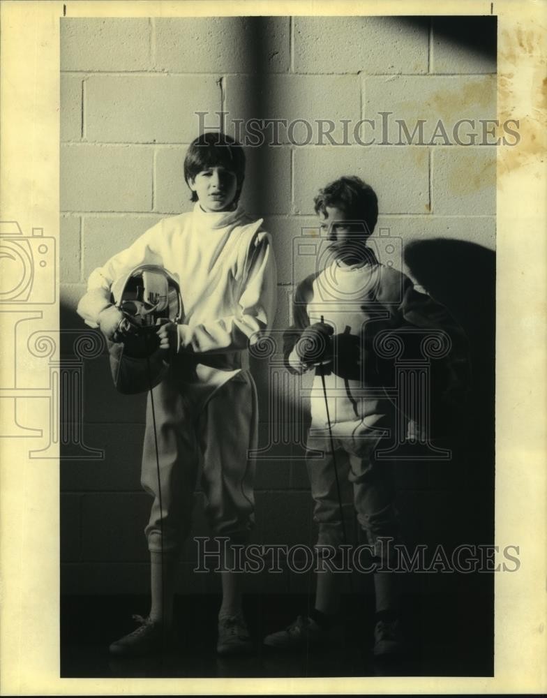 1992 Press Photo Peter Cellini & Jeff Forbes, fencers from St. Georges School.