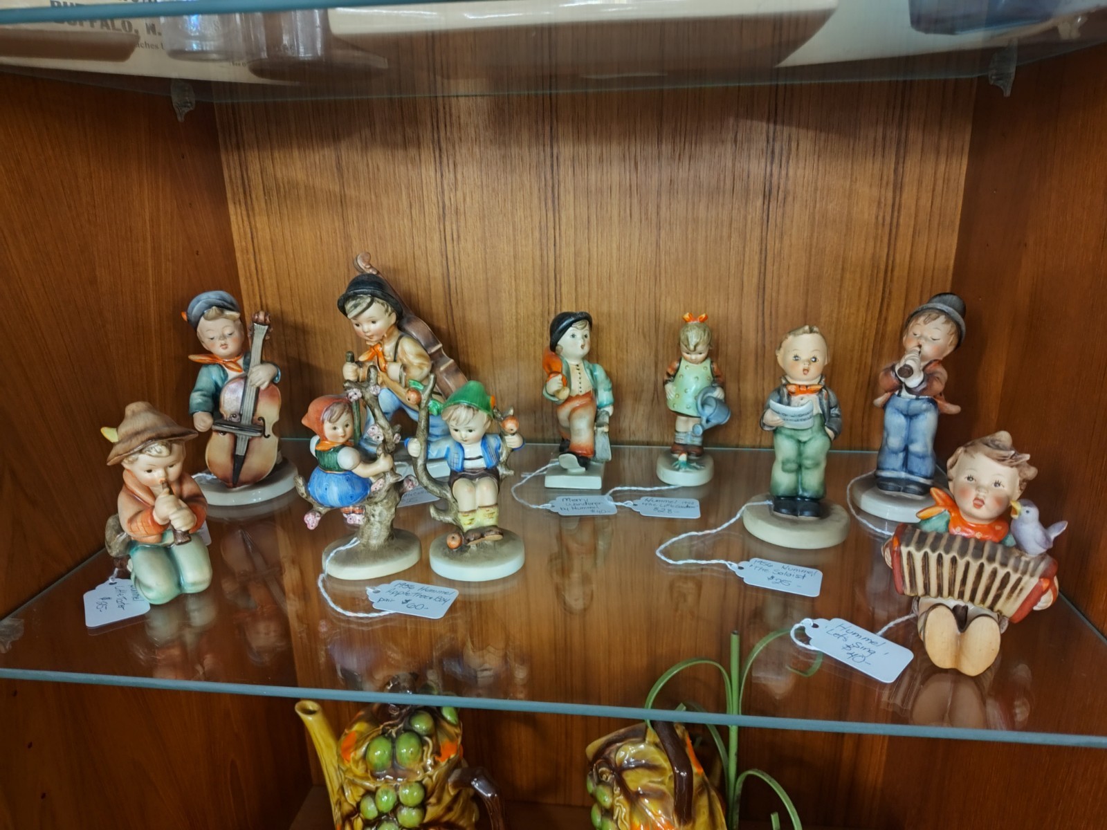 Collection of 1940\'s and 1950\'s Hummel Figurines  Lot Of Ten