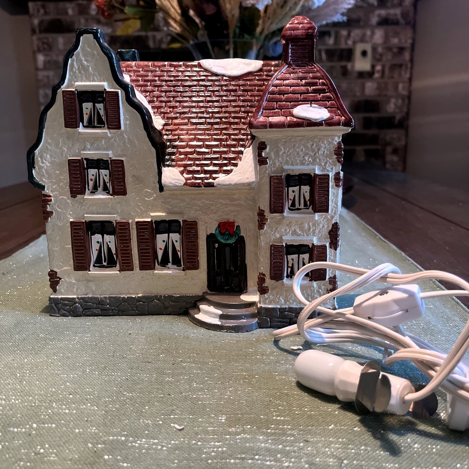 Department 56  1986 Snow Village Sonoma House - 5062-8 EUC