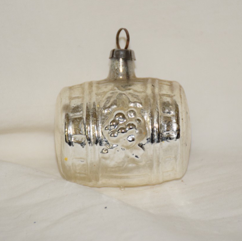 Vtg RARE Christmas Ornament Silver Wine Barrel & Grapes 1.5\