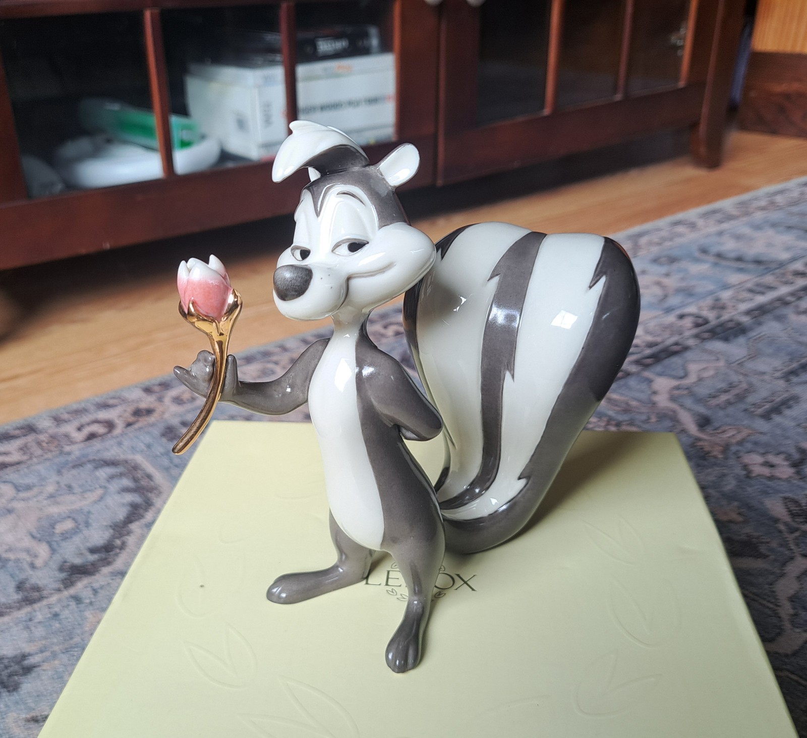 Lenox Looney Tunes Pepe Le Pew King of Romance Figurine 6