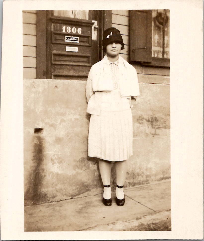 Harrisburg PA Cute Bohemian Flapper Woman Cloche Hat Leggy 1927 Vintage Photo
