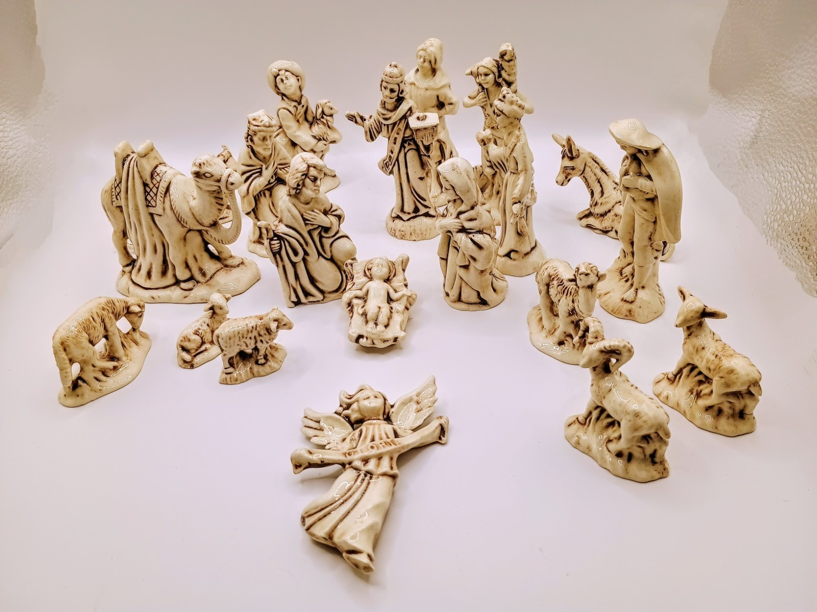 Nice 19 Pc. Vintage 1979 Ceramic Nativity Scene Atlantic Mold Style Marked GENA
