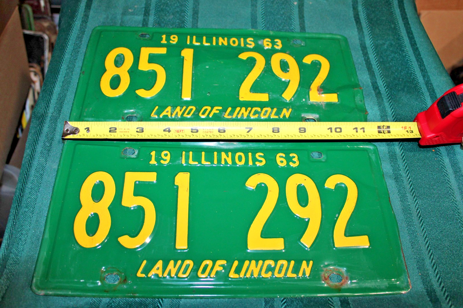 BEAUTIFUL METAL PAIR  ILLINOIS LICENSE PLATES  1963 851 292