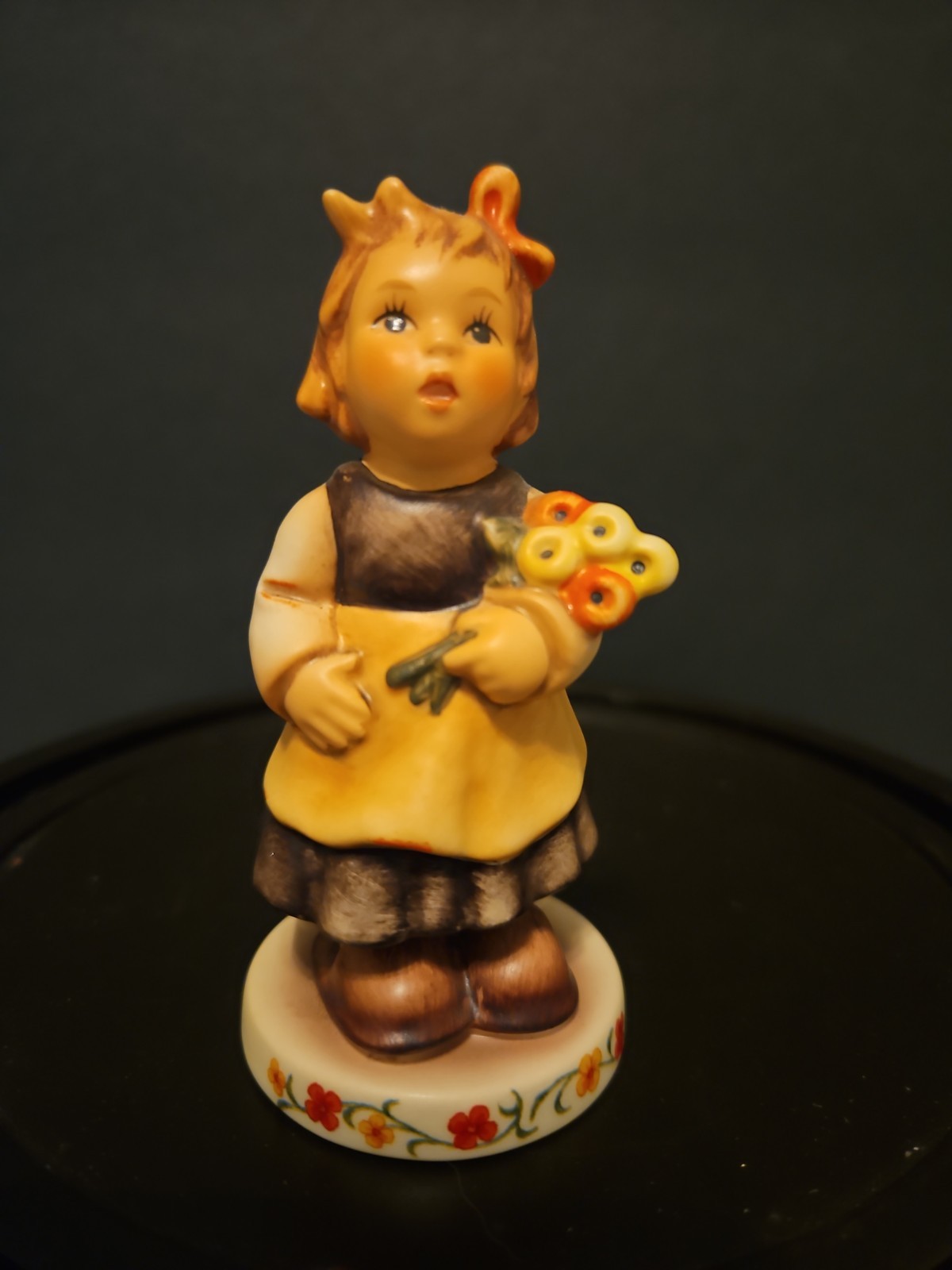 2002 Goebel Hummel Germany Special Edition “Pretty Posie” 2174/A  With Box