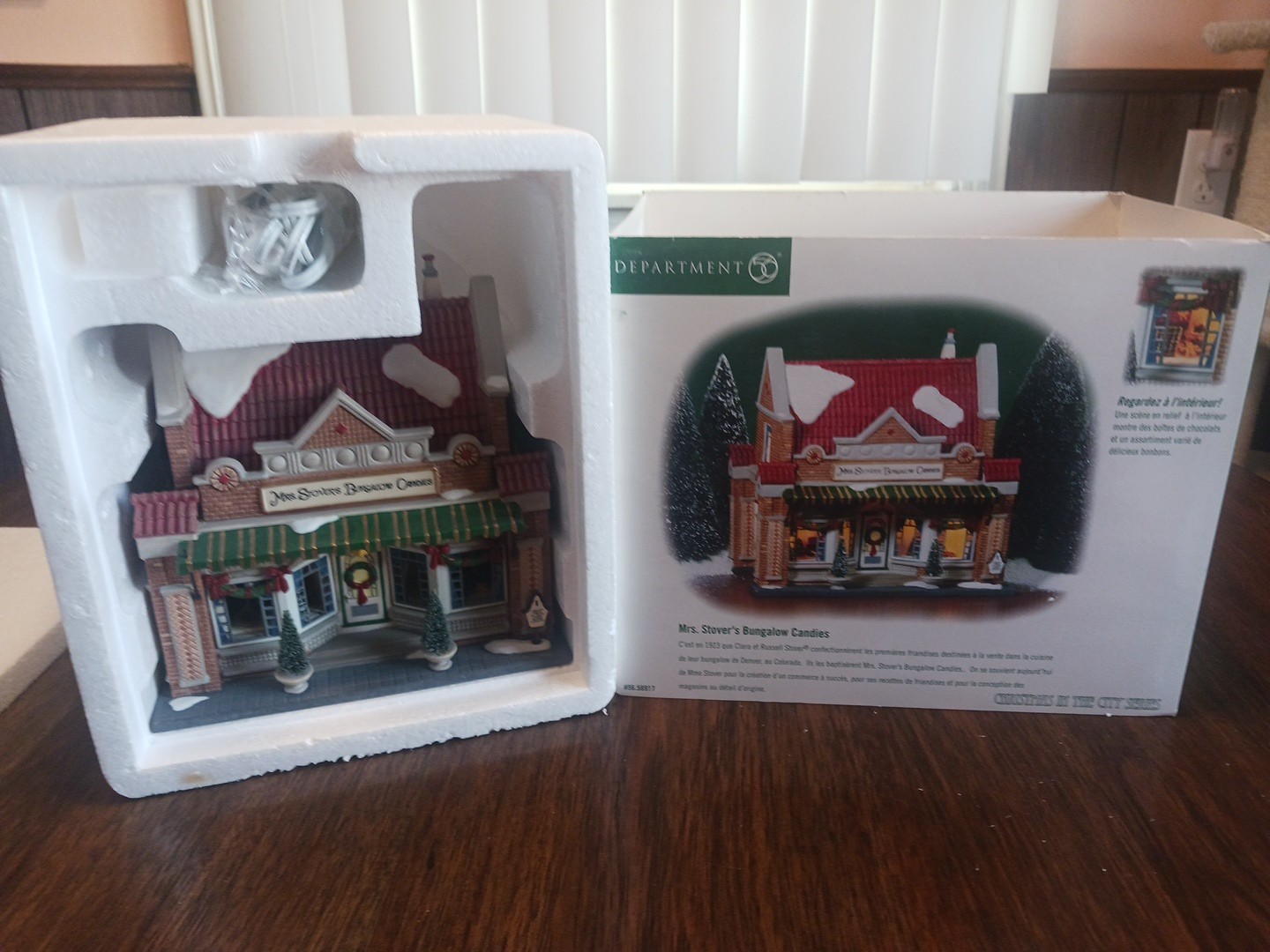 Dept. 56 #58917 MRS. STOVERS BUNGALOW CANDIES 3-D Scene Original Box Mint
