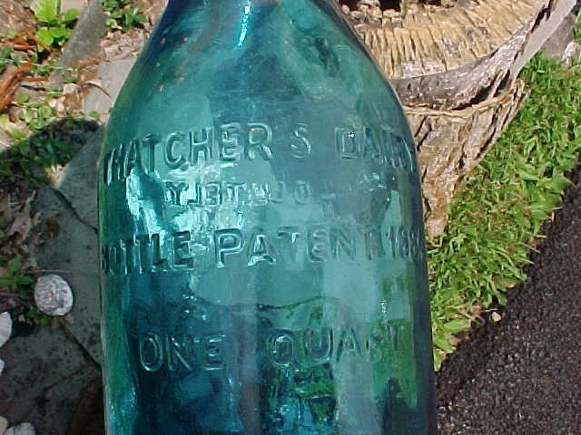 1965 THATCHERS DAIRY Aqua BLUE 1qt MILK BOTTLE w COW Image PATENT 1884