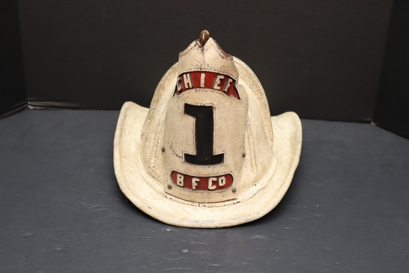 Antique HIGH EAGLE FIREMANS CAIRNS FIRE HELMET CHIEF BADGE MSA Vintage Leather