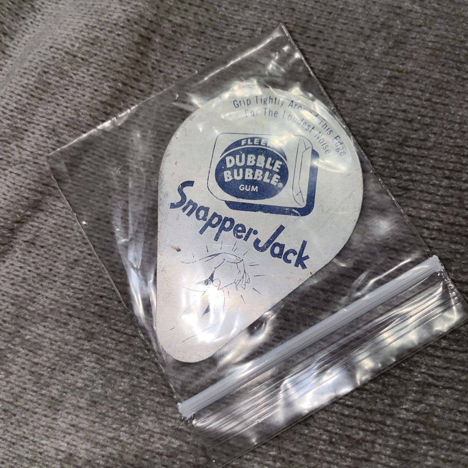 1950's Fleer DUBBLE BUBBLE GUM Snapper tin clicker cricket