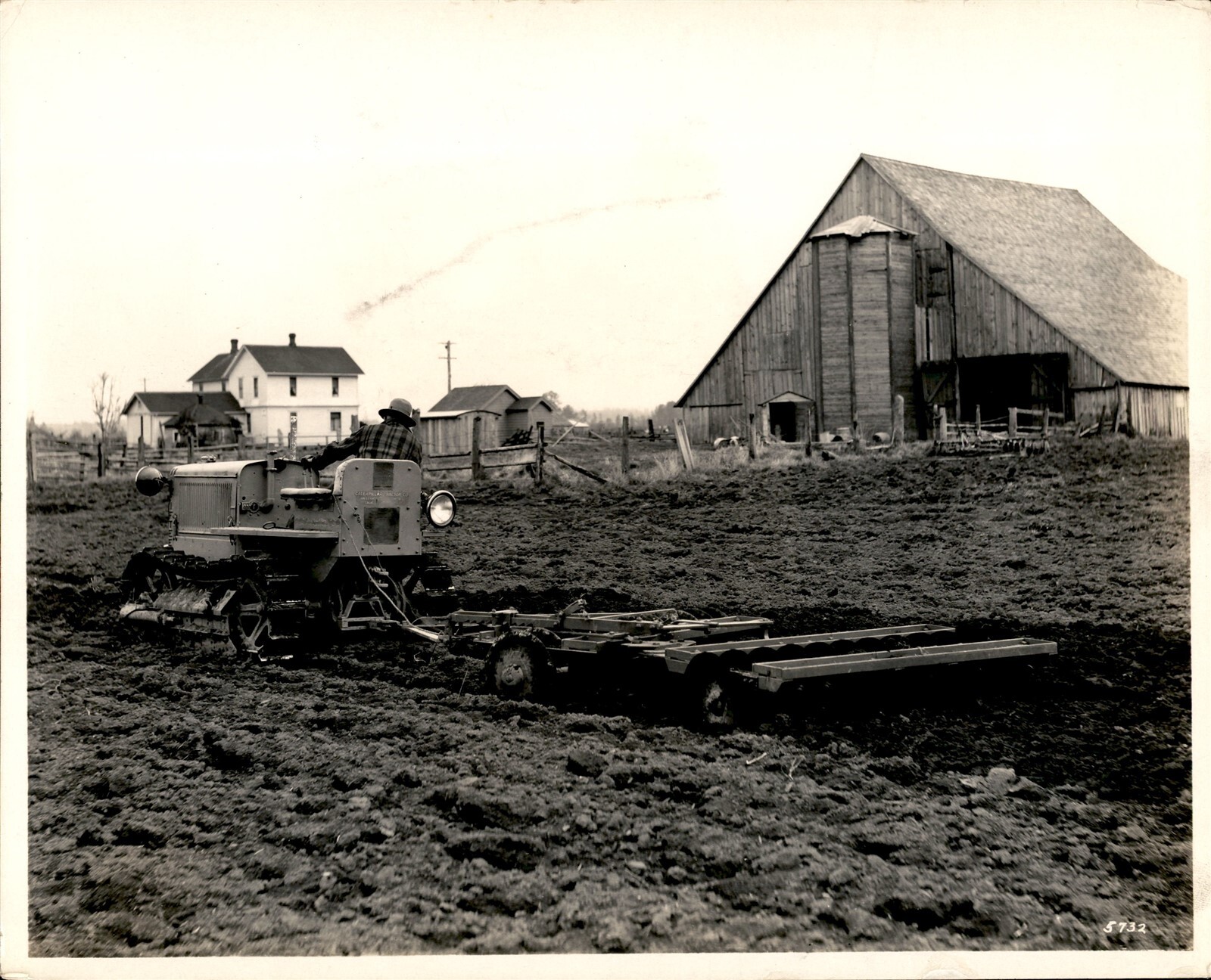 GA190 1932 Original Photo CATERPILLAR FIFTEEN Disk Preparing Seedbed Agriculture