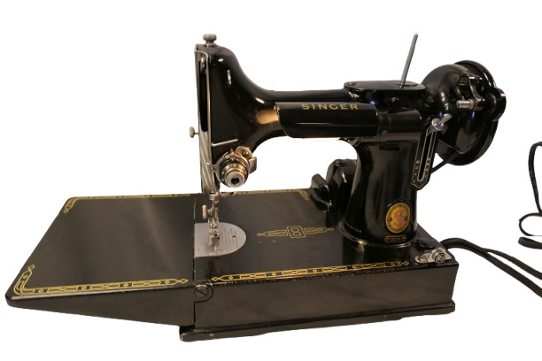 1961 Singer 221K Featherweight Sewing Machine Red S Badge Great Britain ES649711