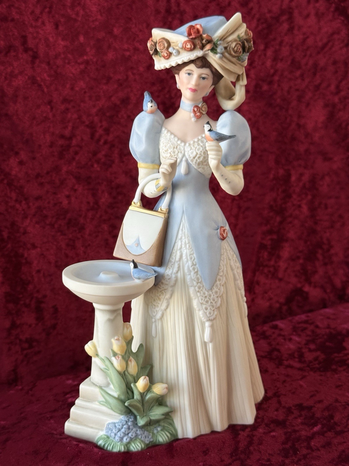 VTG. AVON 1998 Mrs. Albee Presidents Club Beautiful Porcelain Figurine NIB