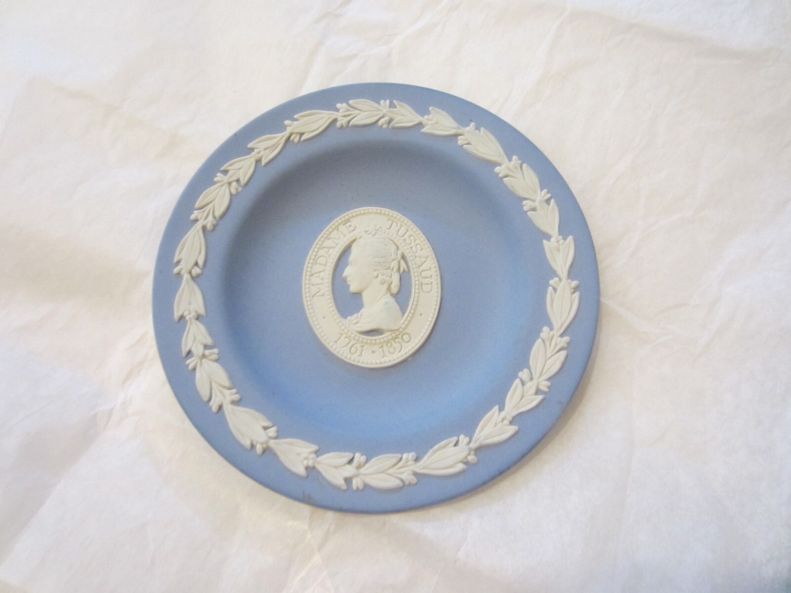 Blue Wedgwood Jasperware Dish Madame Tussaud Crest 1761-1850 England NR Blue Wedgwood Jasperware Dish Madame Tussaud Crest 1761-1850 England NR