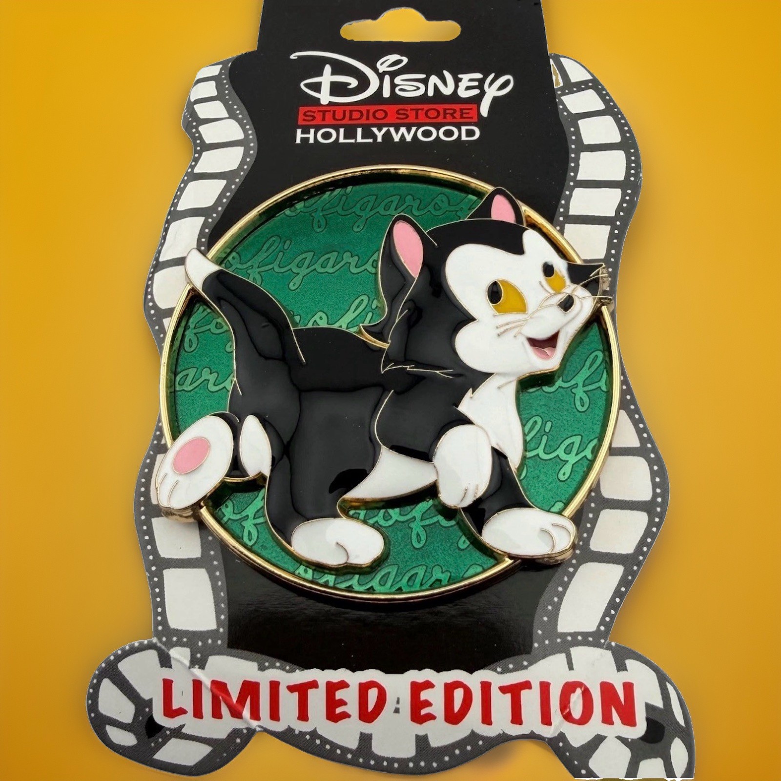 Disney DSSH Pinocchio Cursive Cuties LE 400 Figaro Cat 2021 JUMBO Pin