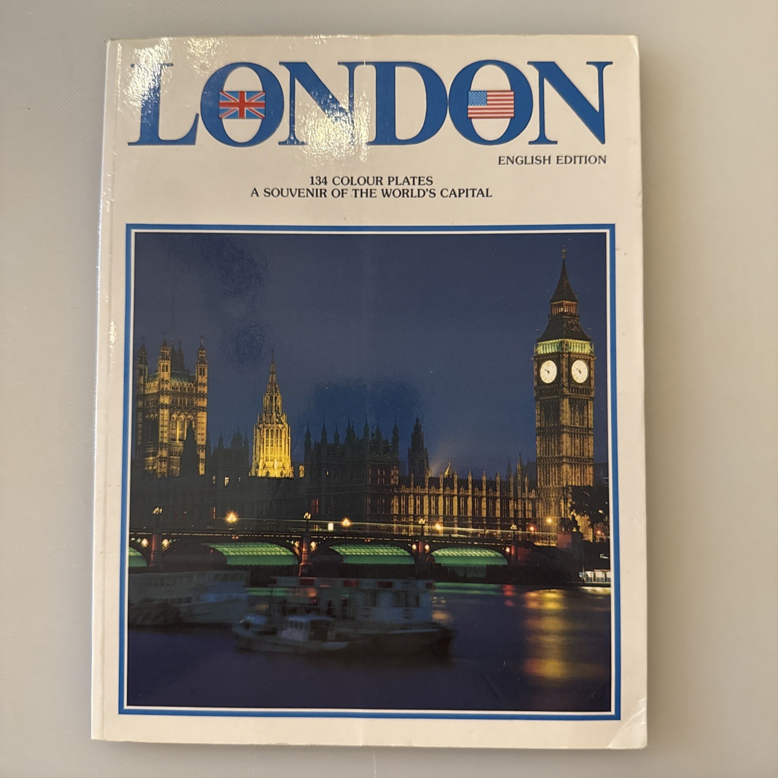 London 134 Colour Plates A Souvenir Of The World\'s Capital 1988