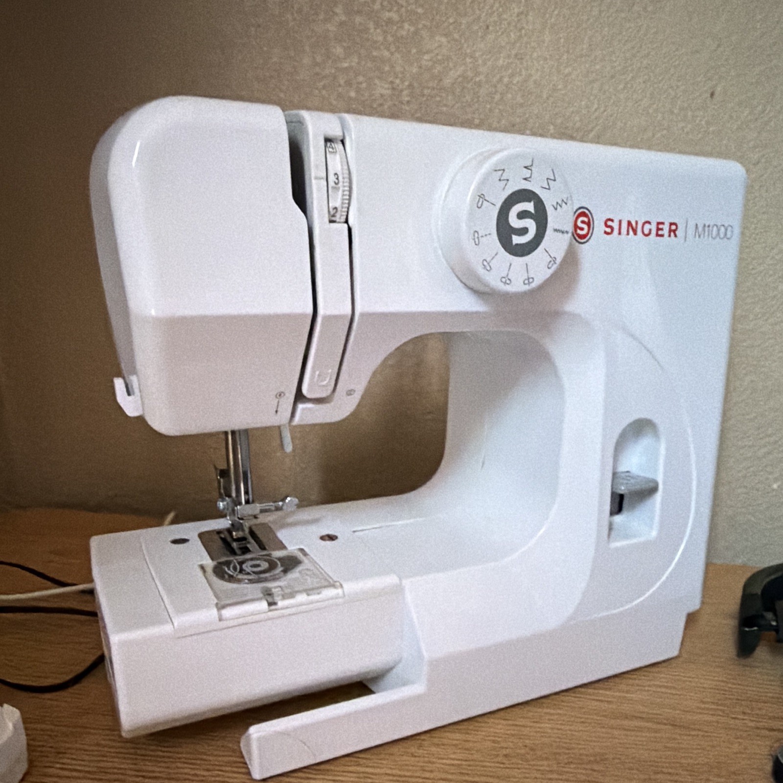 Singer M1000 Sewing Machine