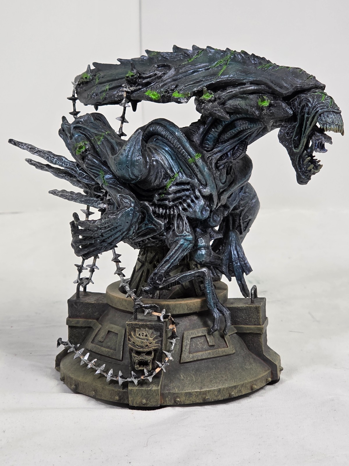AVP Captive Alien Queen Statue 2004 Palisades Toys Limited Edition