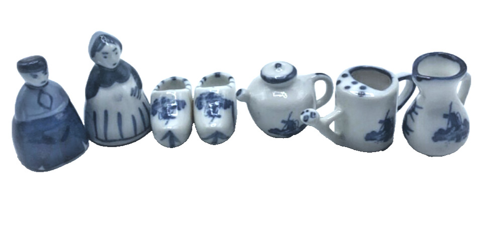 Vintage 8 Porcelain Small Figures  White & Blue from Holland 1.5\