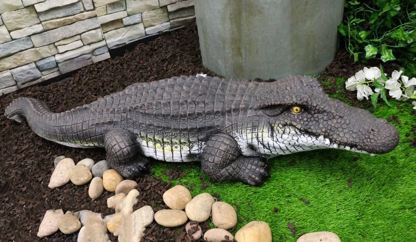 Large Realistic Prowling Alligator Crocodile Yard Garden Home Statue 39\