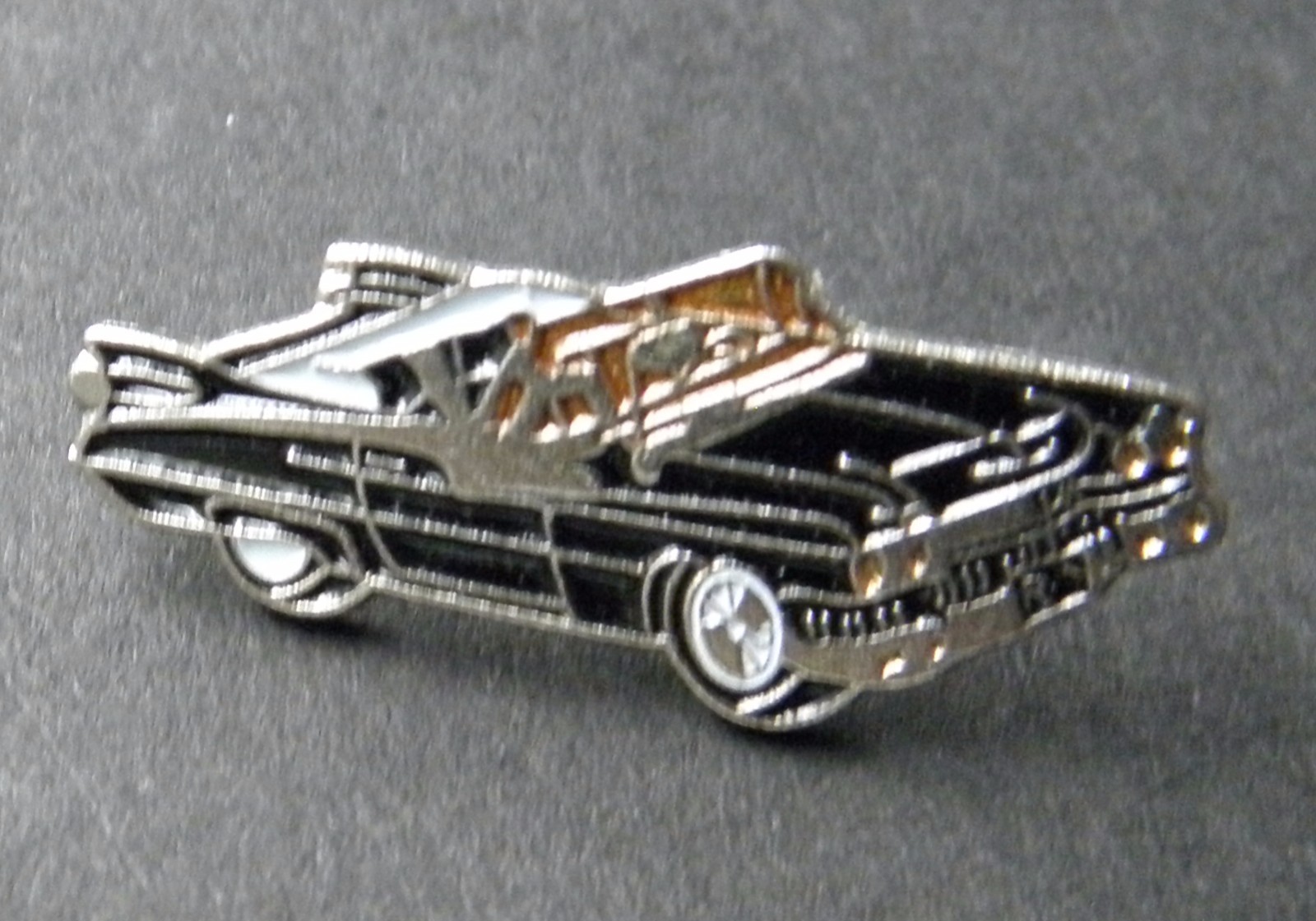 CADILLAC 1959 BLACK CADDY CONVERTIBLE AUTOMOBILE CAR AUTO PIN BADGE 3/4 INCH