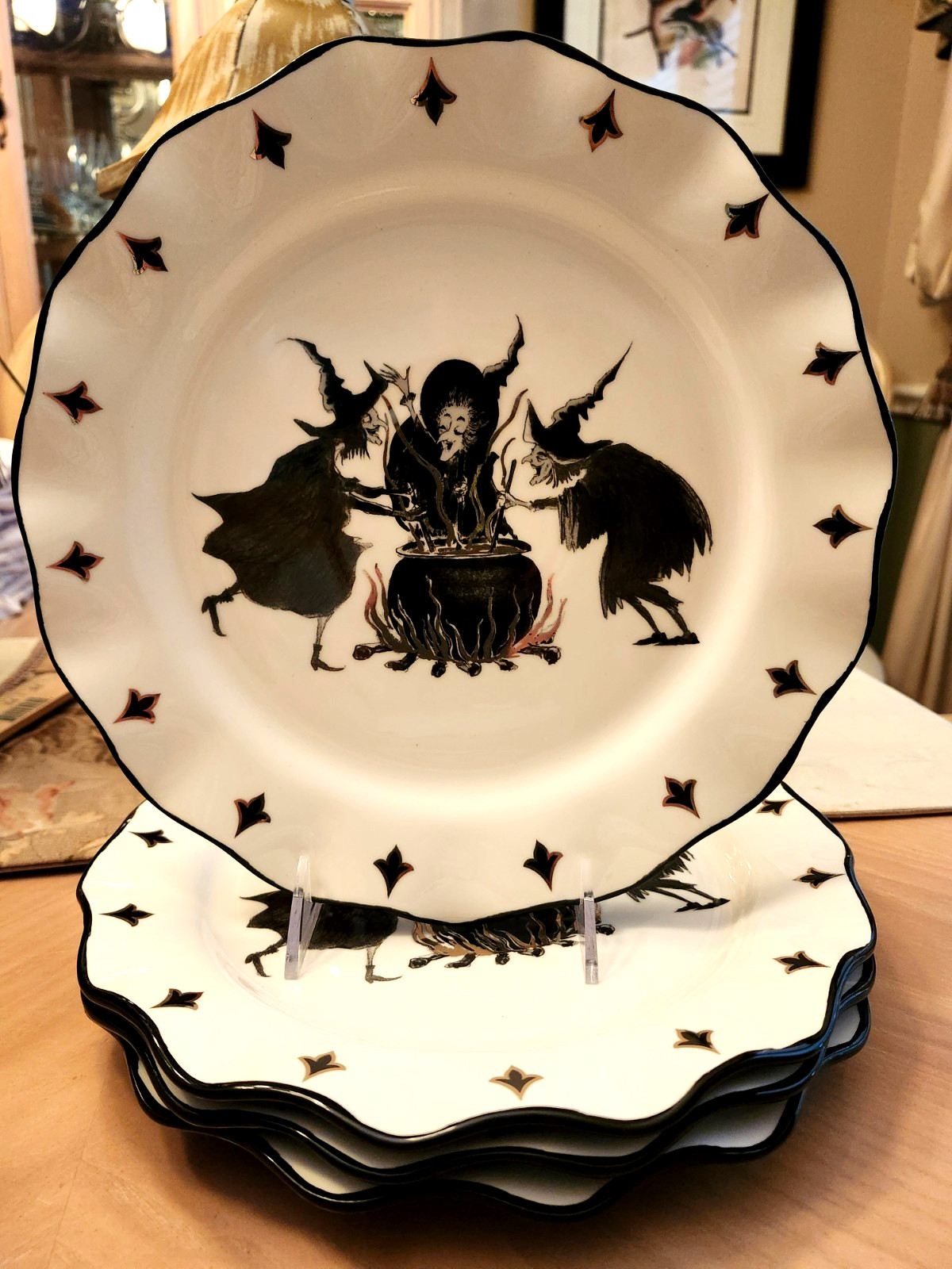 POTTER\'S STUDIO 3 WITCHES CAULDRON DINNER PLATES SET OF 4 \