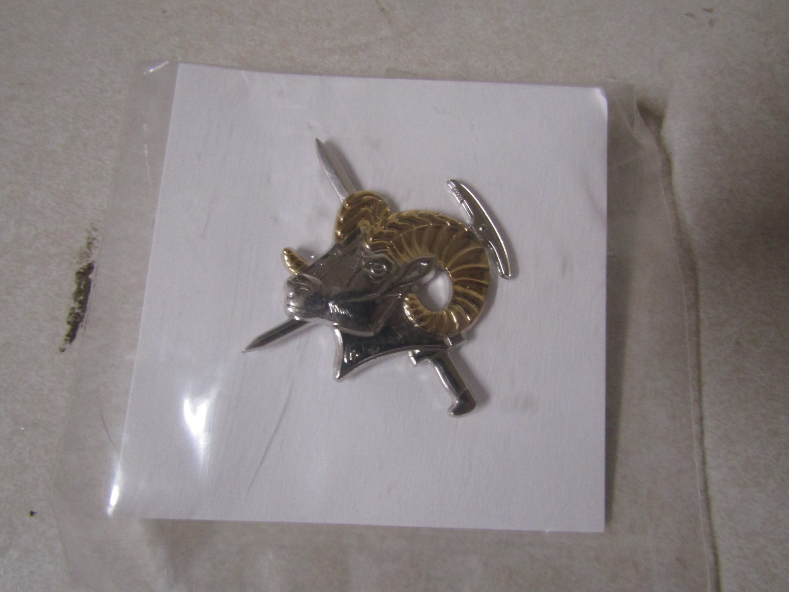 MILITARY INSIGNIA US ARMY MOUNTAINEER BADGE WARFARE SCHOOL RAMS HEAD DEVICE 2 IN
