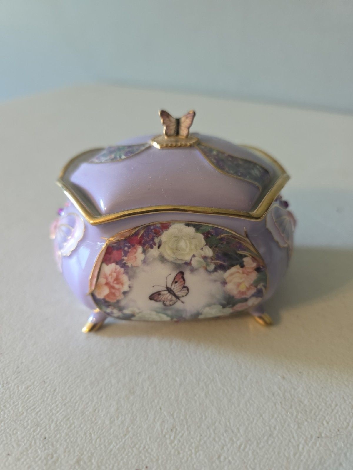 Ardleigh Elliott Purple Porcelain Musical Box Lena Lue’s Wings Of Love A0298