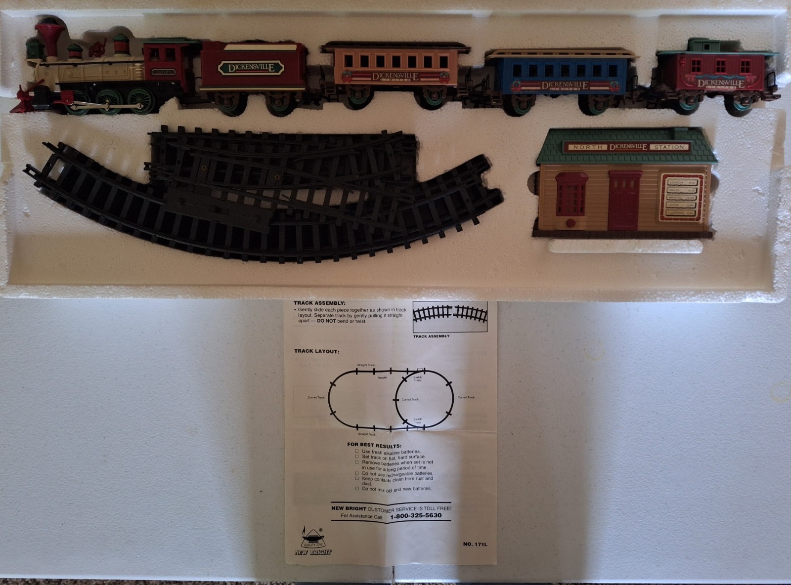 Vintage 1992 Dickensville Collectables Christmas Train and Station, No. 171L
